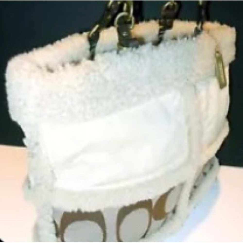 AUTHENTIC/RARE/VINTAGE COACH WOMEN'S WHITE
LEATHER SHEARLING TOTE/SHOULDER BAG